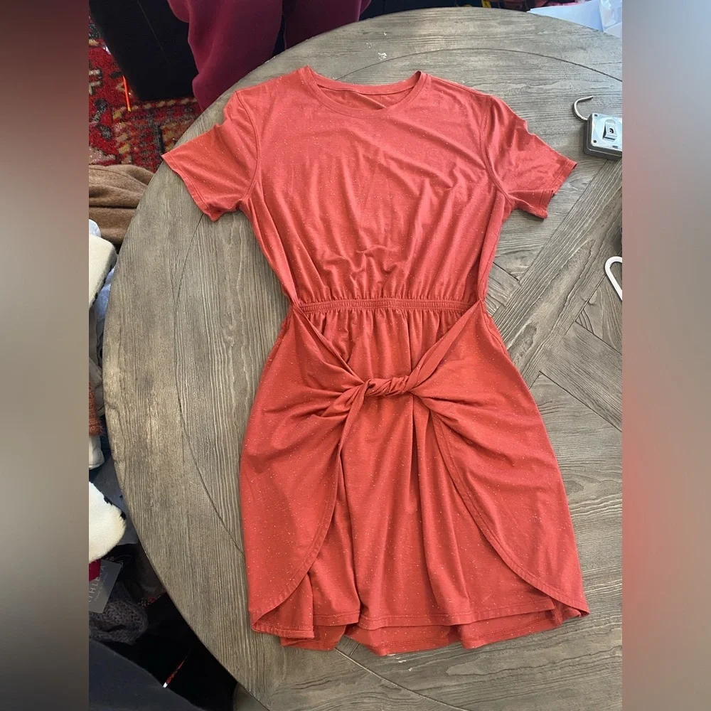 Lululemon dress size 4 excellent condition - Picture 2 of 3